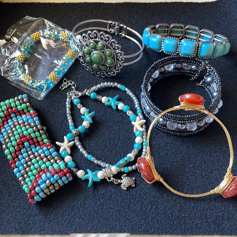 Bracelets - Picture 2 of 12